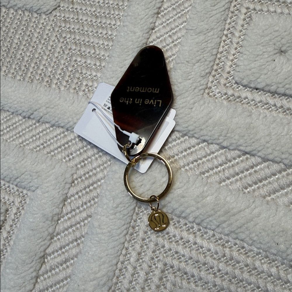 LULULEMON KEY CHAIN - Picture 5 of 7
